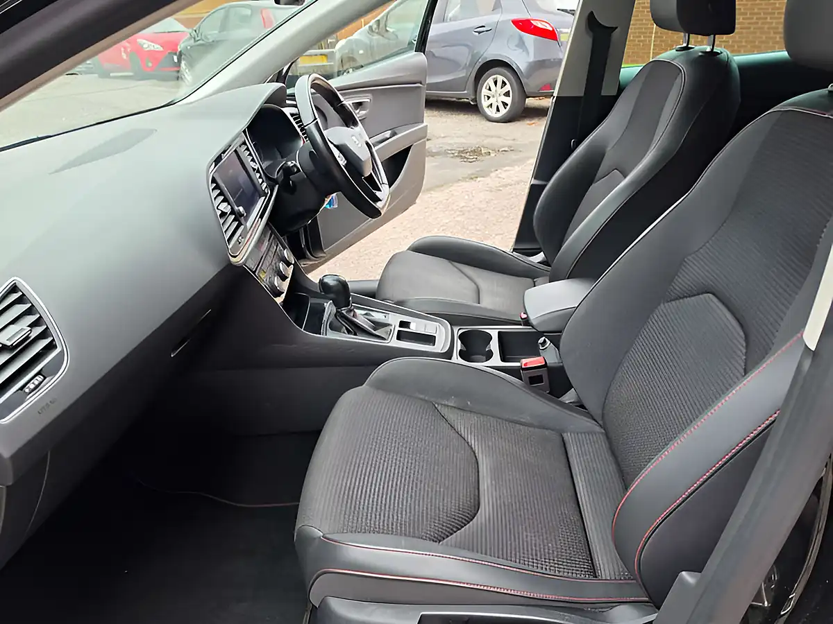 Used 2020 SEAT Leon Fr Black - Interior and Exterior details 10