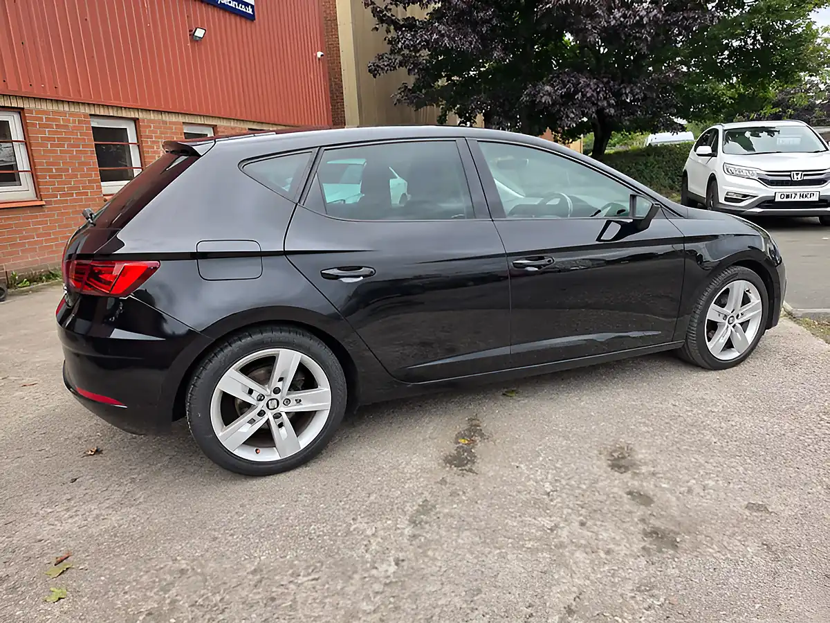 Used 2020 SEAT Leon Fr Black - Interior and Exterior details 6