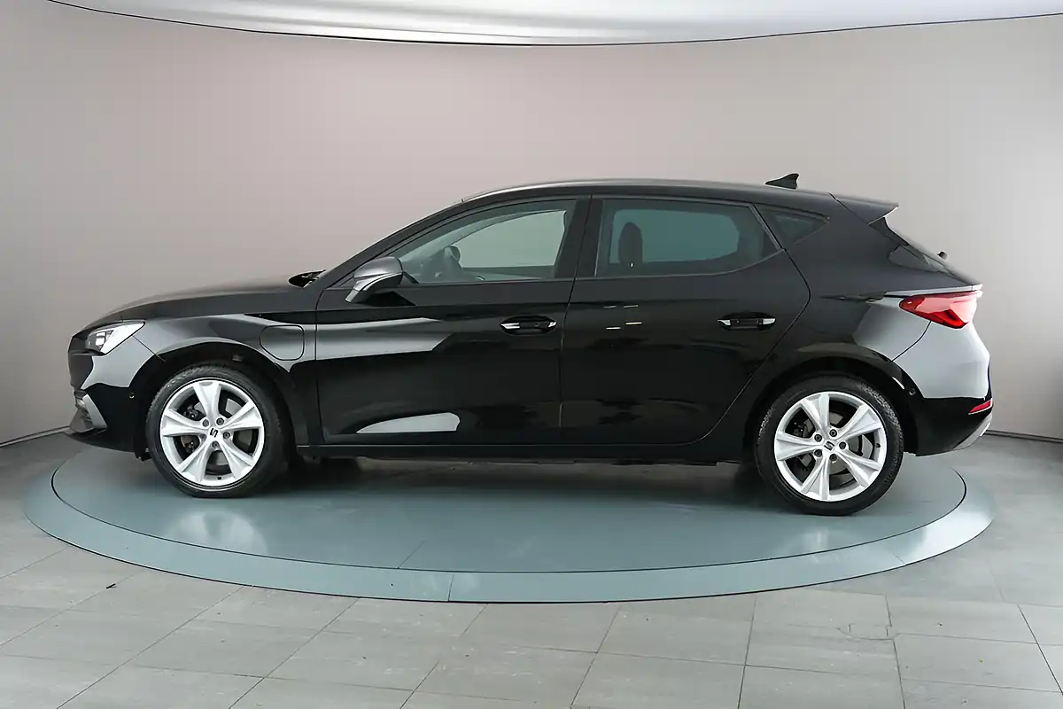 Used 2020 SEAT Leon Fr Black - Interior and Exterior details 4