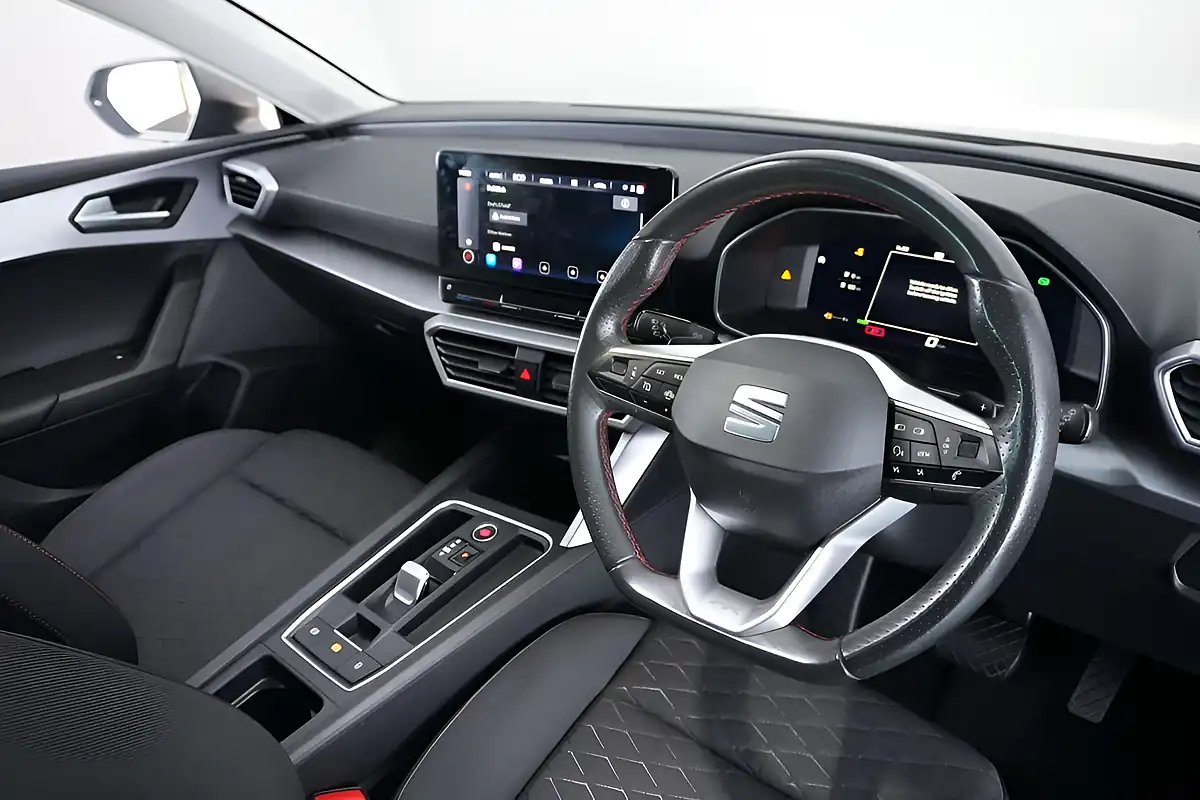 Used 2020 SEAT Leon Fr Black - Interior and Exterior details 9