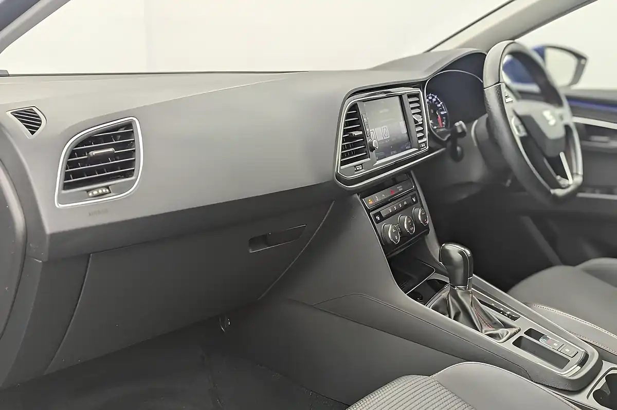 Used 2020 SEAT Leon Fr Blue - Interior and Exterior details 12