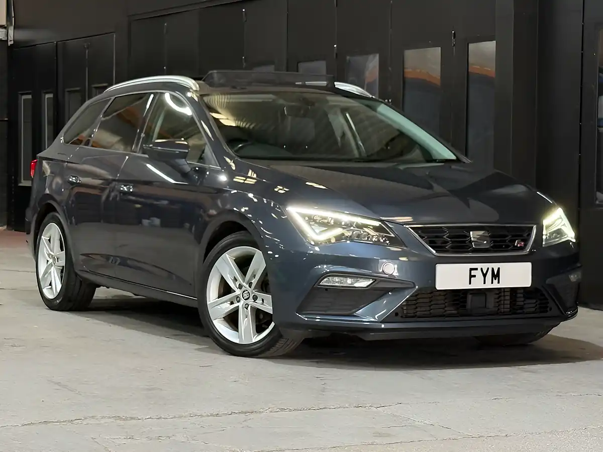 Used 2020 SEAT Leon Fr Grey - Front View