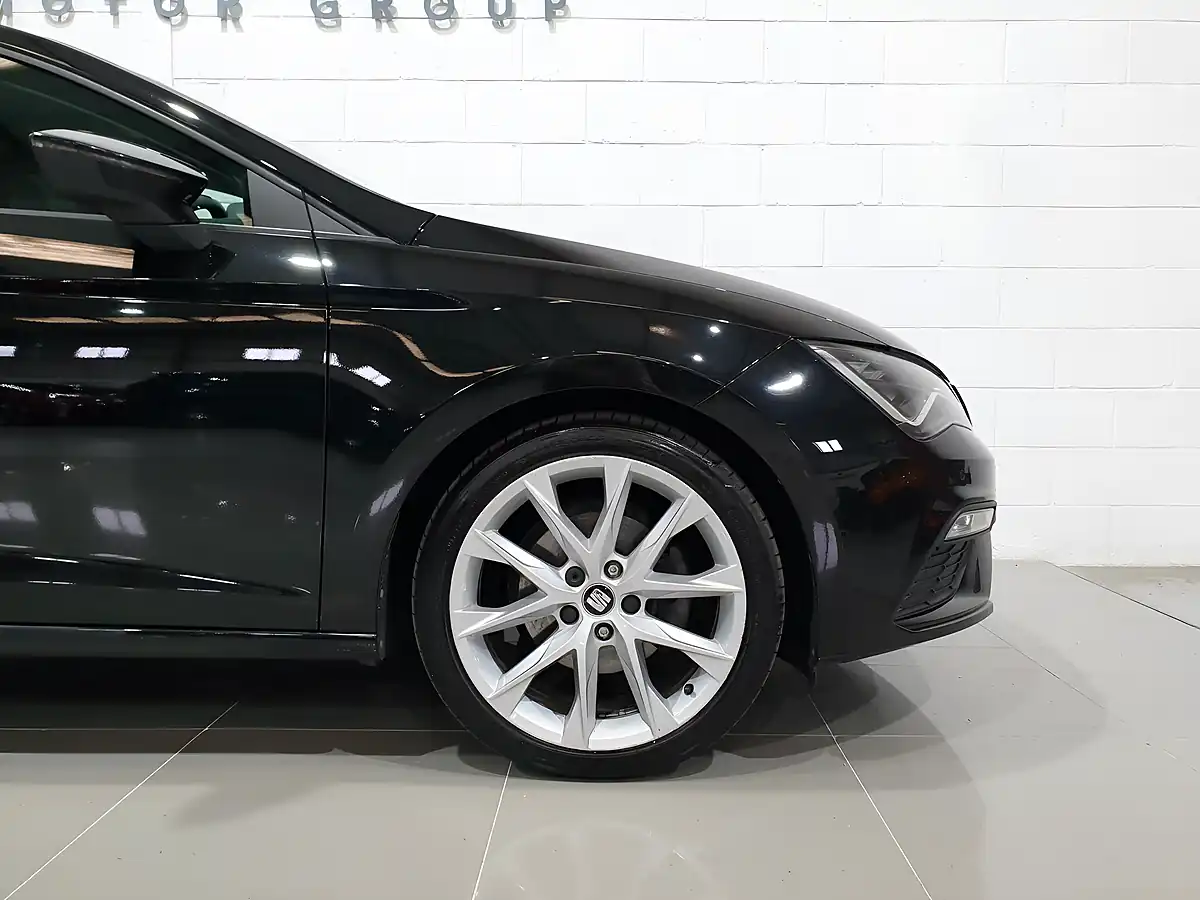 Used 2020 SEAT Leon Fr Midnight Black - Interior and Exterior details 10