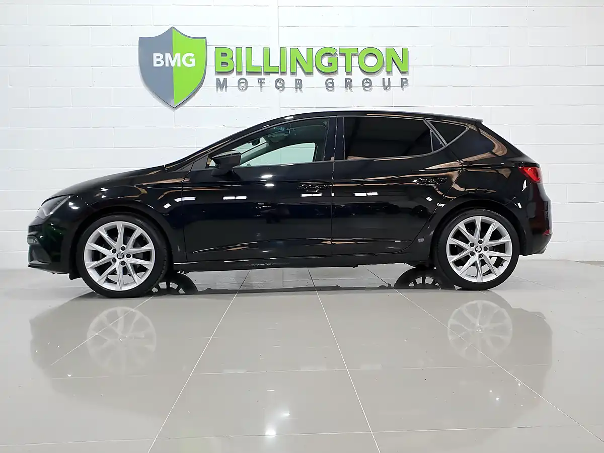 Used 2020 SEAT Leon Fr Midnight Black - Interior and Exterior details 4