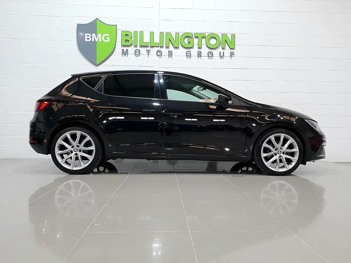 Used 2020 SEAT Leon Fr Midnight Black - Interior and Exterior details 8