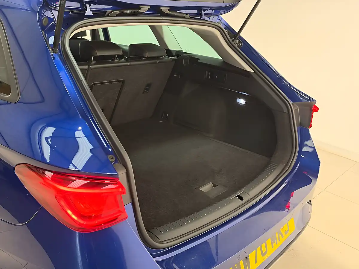 Used 2020 SEAT Leon Fr Mystery Blue - Interior and Exterior details 14