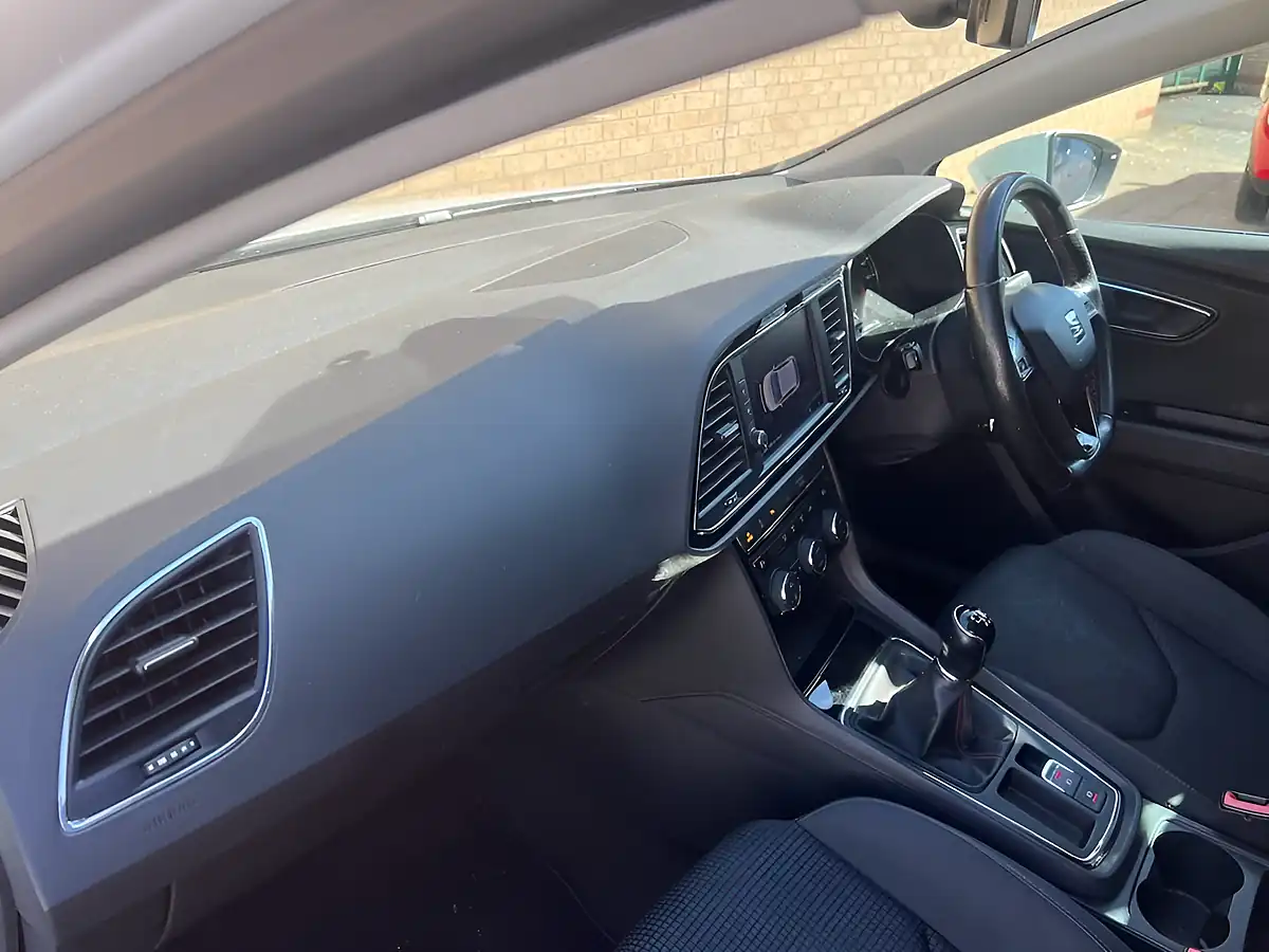 Used 2020 SEAT Leon Fr White - Interior and Exterior details 10