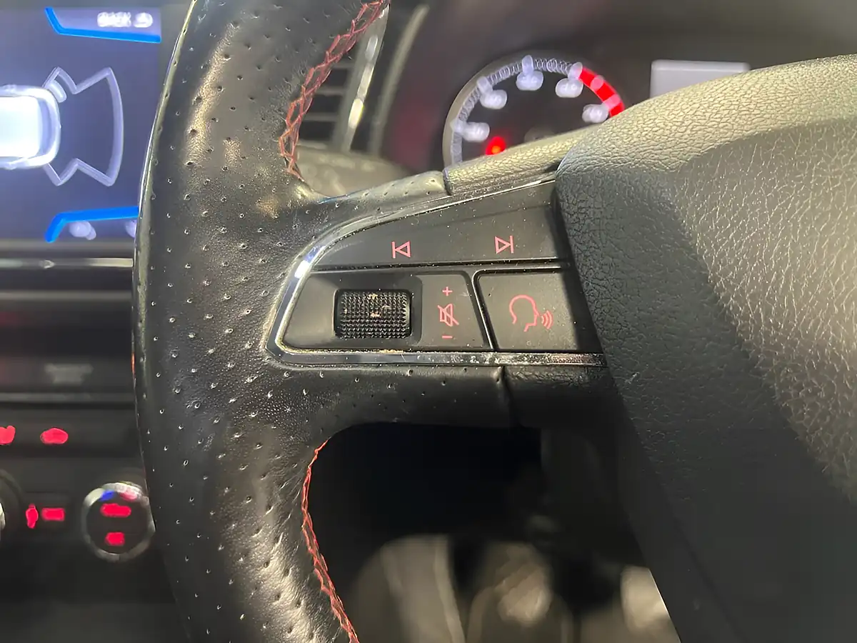 Used 2020 SEAT Leon Fr White - Interior and Exterior details 14