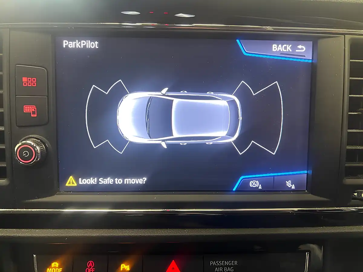 Used 2020 SEAT Leon Fr White - Interior and Exterior details 16