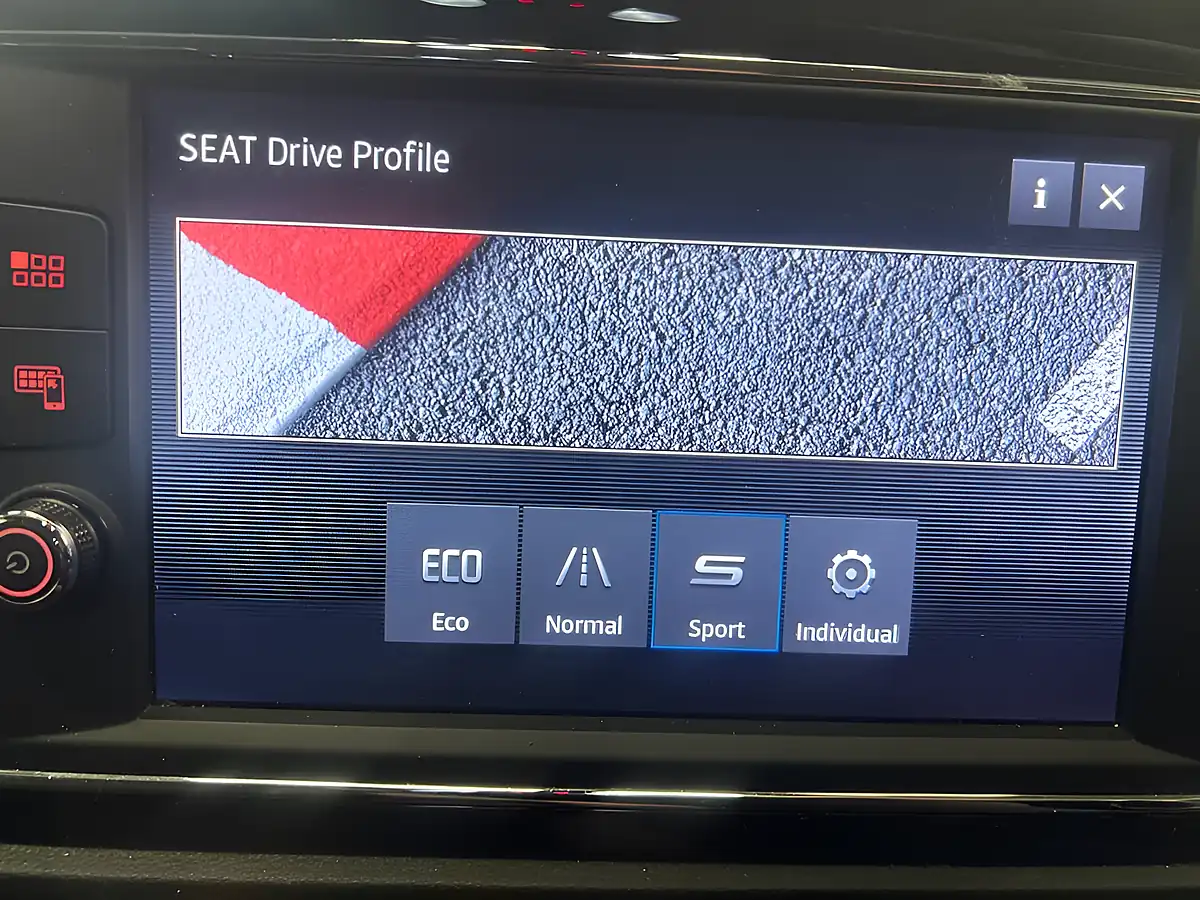 Used 2020 SEAT Leon Fr White - Interior and Exterior details 19
