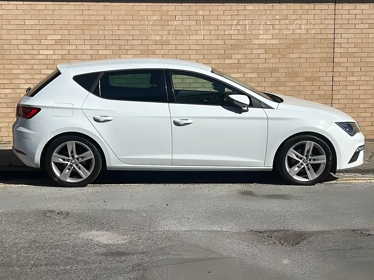 Used 2020 SEAT Leon Fr White - Interior and Exterior details 5