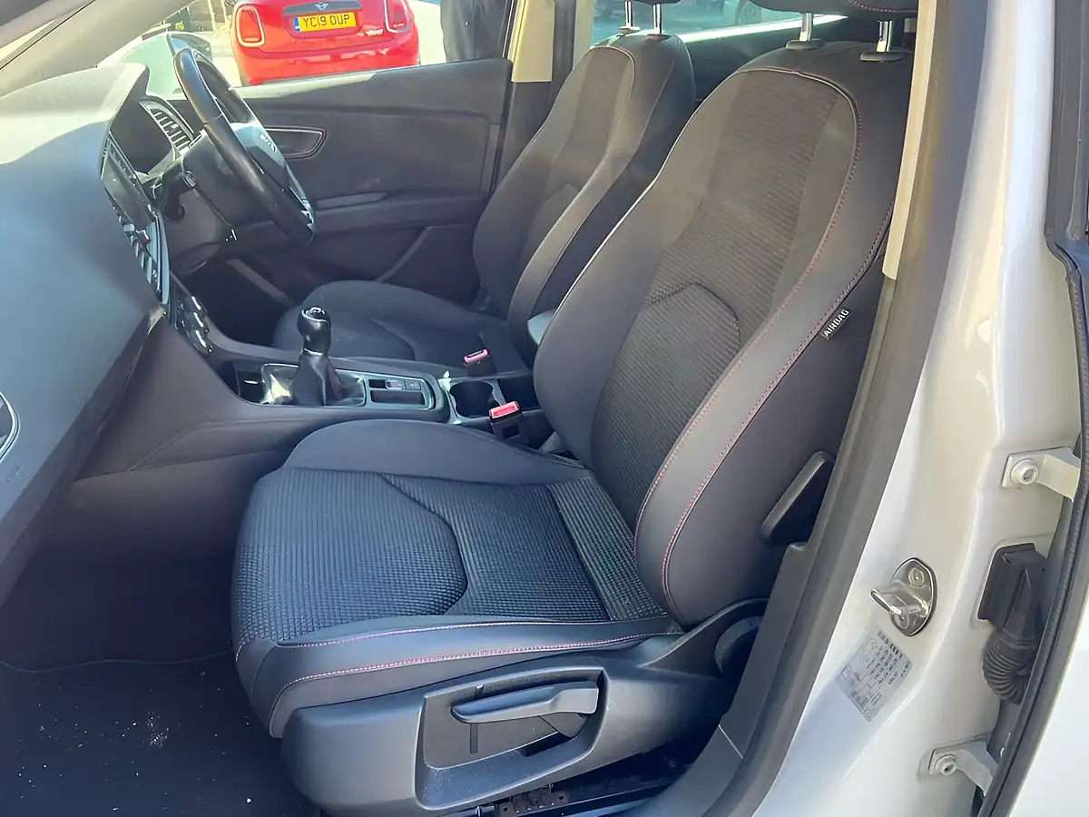 Used 2020 SEAT Leon Fr White - Interior and Exterior details 8
