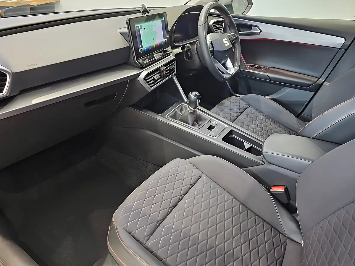 Used 2020 SEAT Leon Fr White - Interior and Exterior details 17