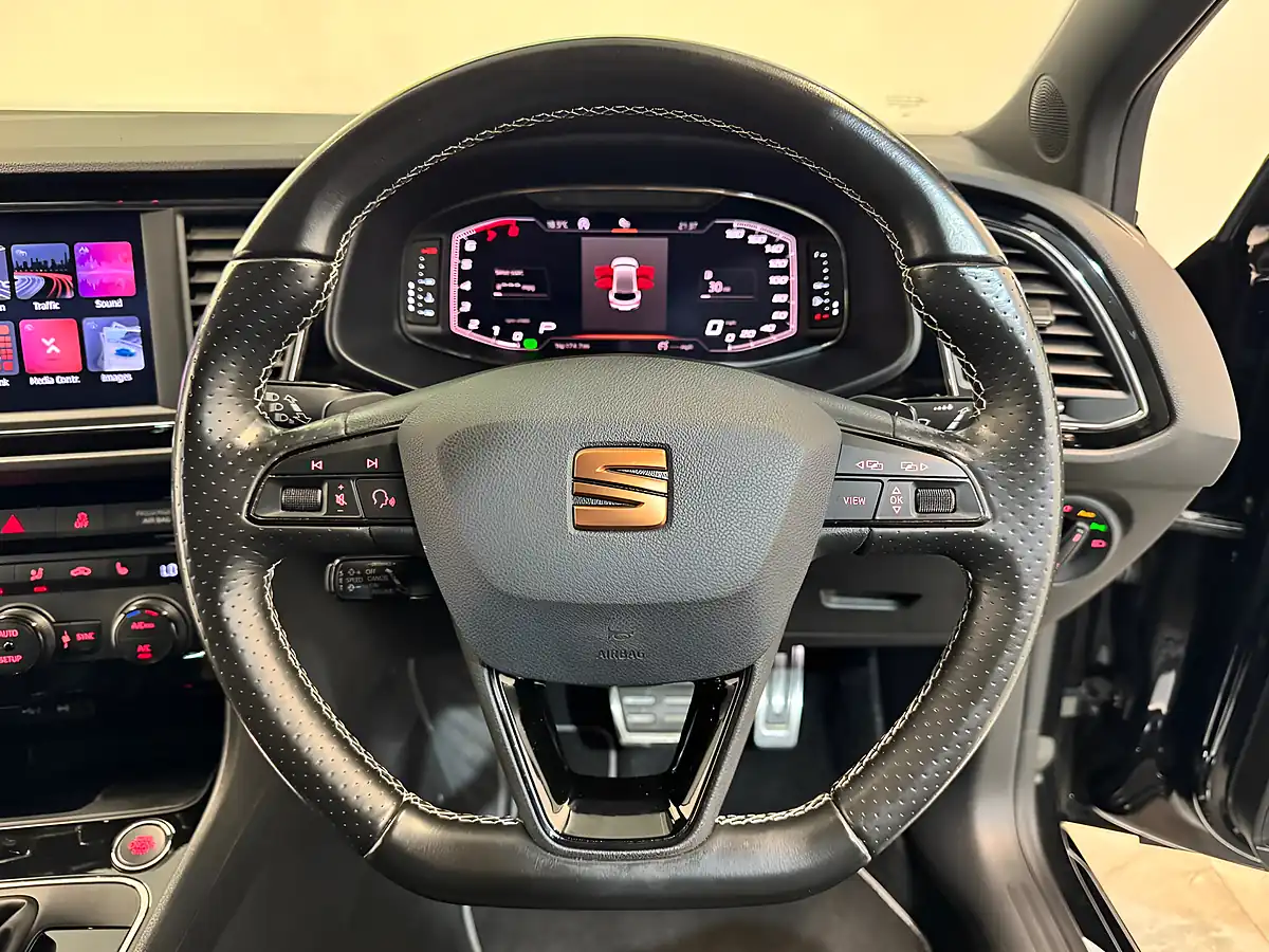 Used 2020 SEAT Leon Lux Black - Interior and Exterior details 11