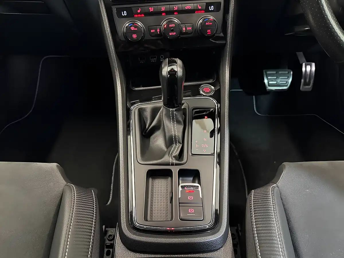 Used 2020 SEAT Leon Lux Black - Interior and Exterior details 14