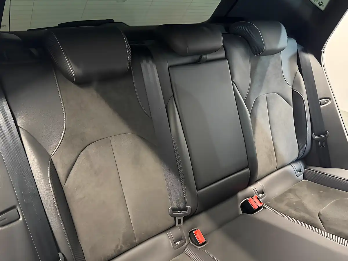 Used 2020 SEAT Leon Lux Black - Interior and Exterior details 17