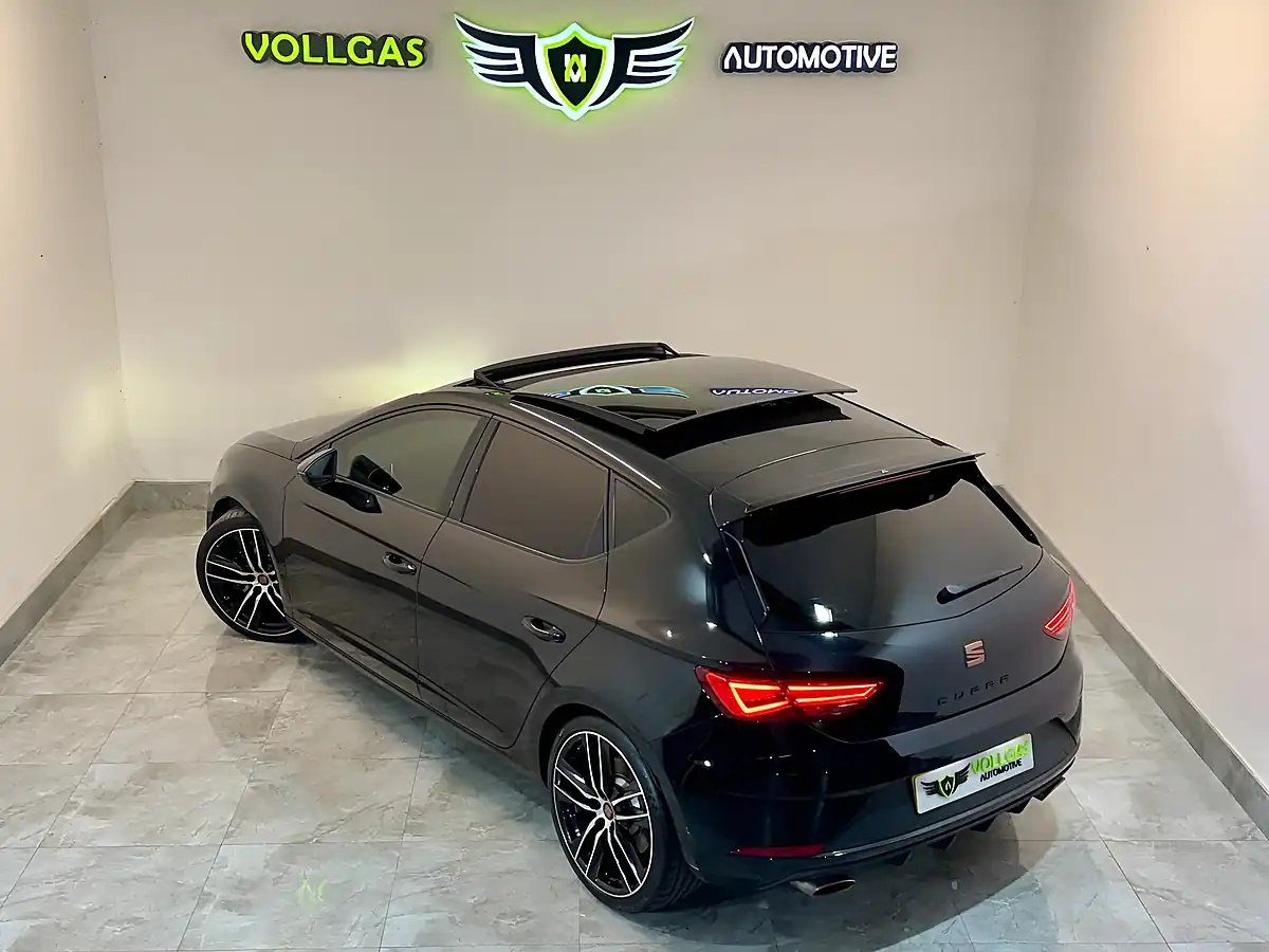 Used 2020 SEAT Leon Lux Black - Interior and Exterior details 4