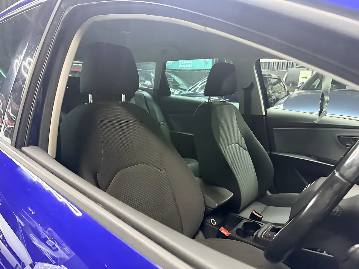Used 2020 SEAT Leon Se Dynamic Blue - Interior and Exterior details 14