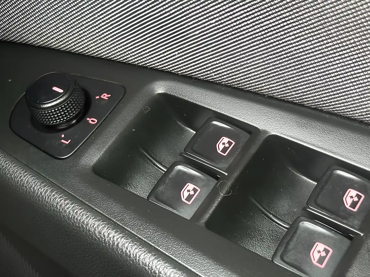 Used 2020 SEAT Leon Se Dynamic Blue - Interior and Exterior details 19