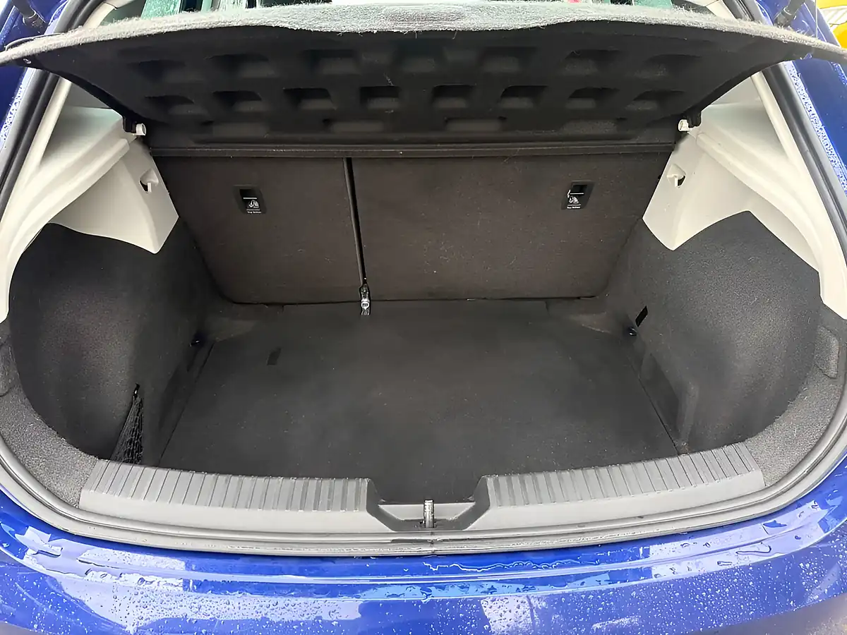 Used 2020 SEAT Leon Se Dynamic Blue - Interior and Exterior details 9
