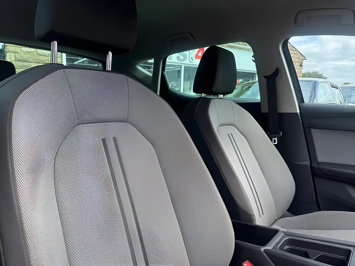 Used 2020 SEAT Leon Se Dynamic Grey - Interior and Exterior details 7