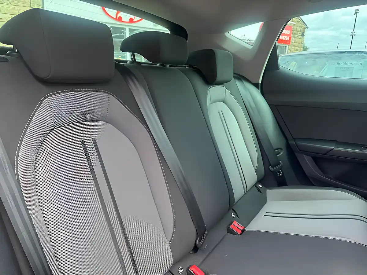 Used 2020 SEAT Leon Se Dynamic Grey - Interior and Exterior details 9