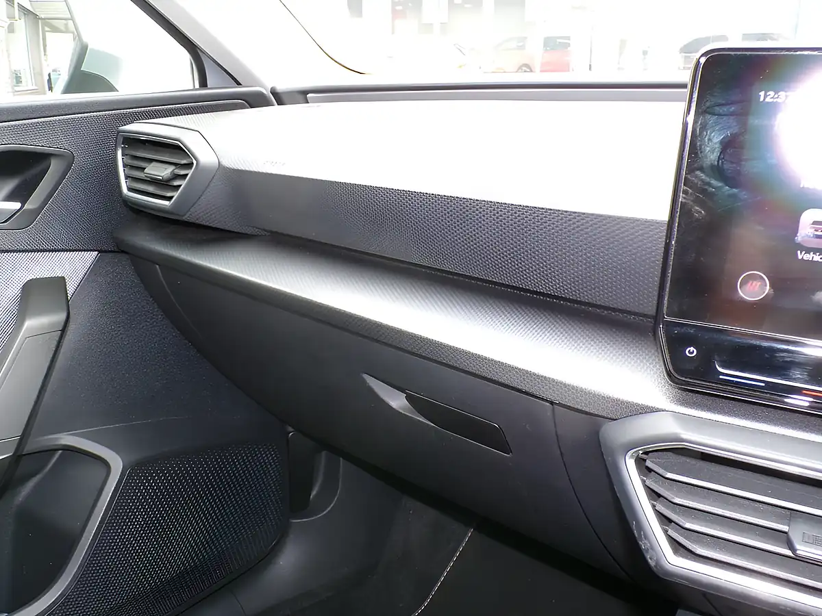 Used 2020 SEAT Leon Se Dynamic Silver - Interior and Exterior details 10