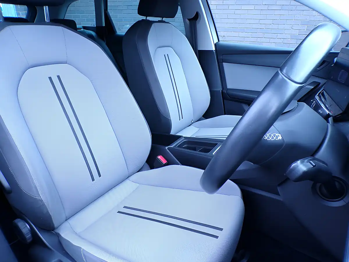 Used 2020 SEAT Leon Se Dynamic Silver - Interior and Exterior details 12