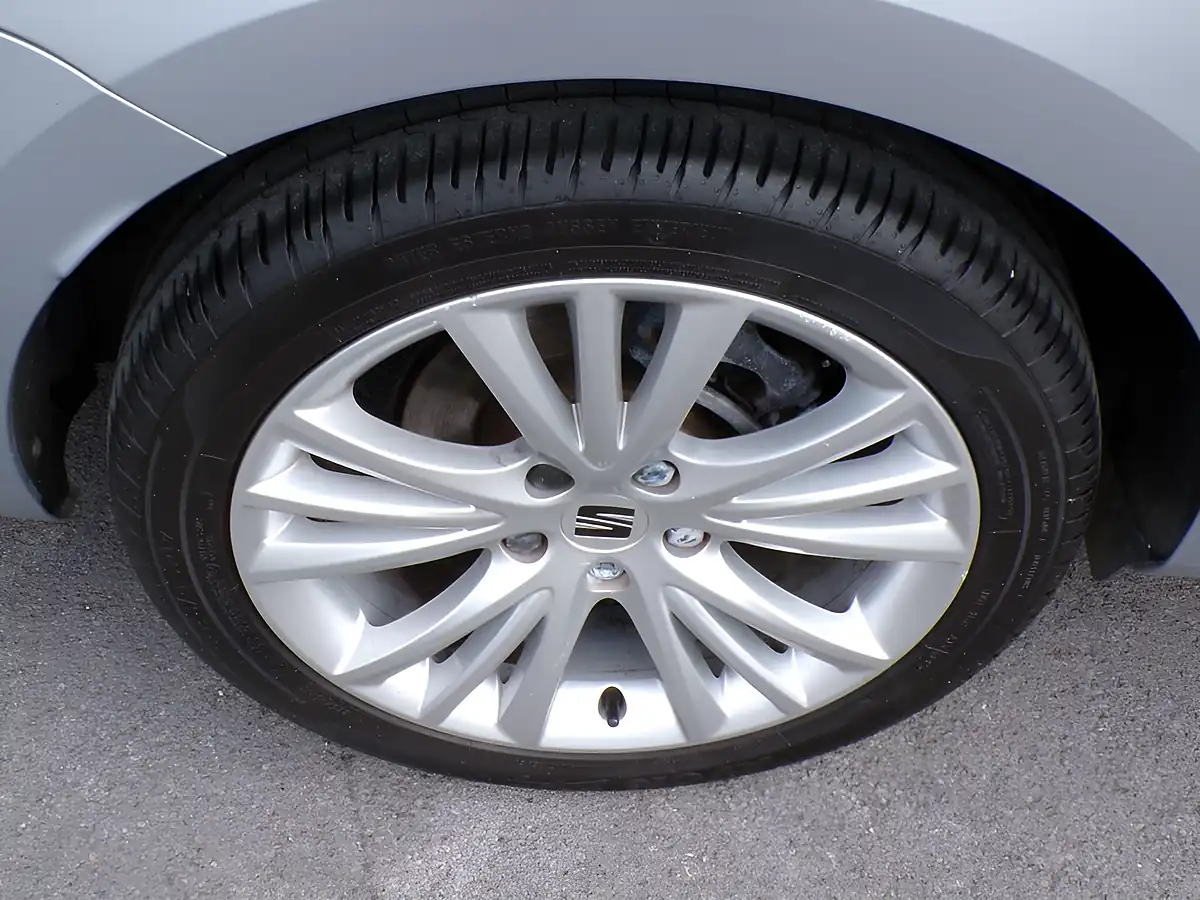 Used 2020 SEAT Leon Se Dynamic Silver - Interior and Exterior details 14