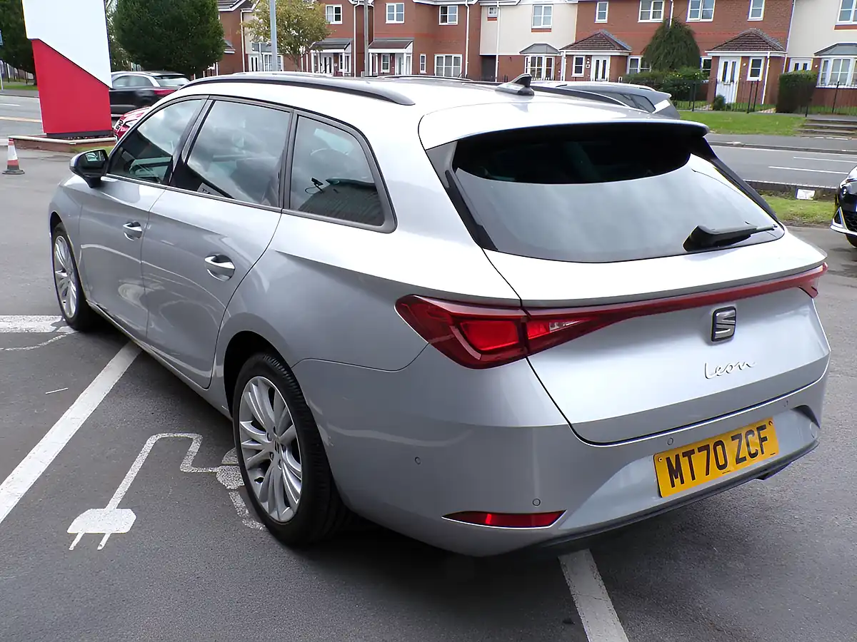 Used 2020 SEAT Leon Se Dynamic Silver - Interior and Exterior details 6