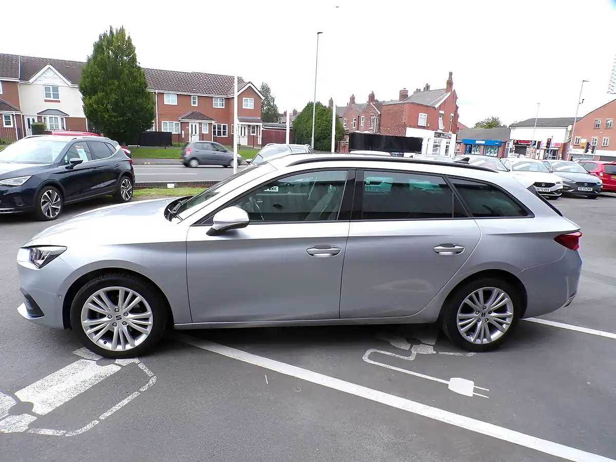 Used 2020 SEAT Leon Se Dynamic Silver - Interior and Exterior details 7