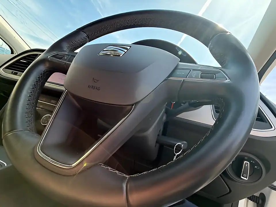 Used 2020 SEAT Leon Se Dynamic White - Interior and Exterior details 13