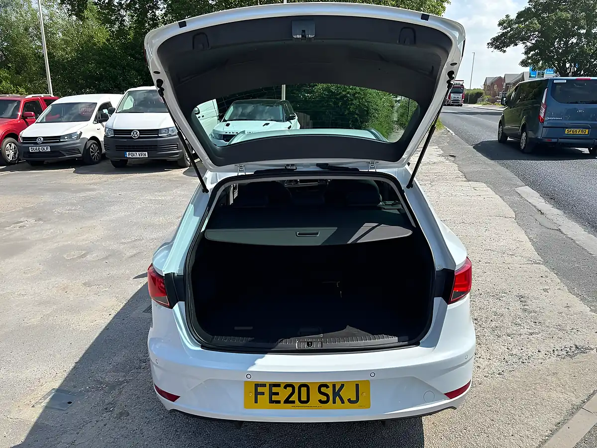 Used 2020 SEAT Leon Se Dynamic White - Interior and Exterior details 12