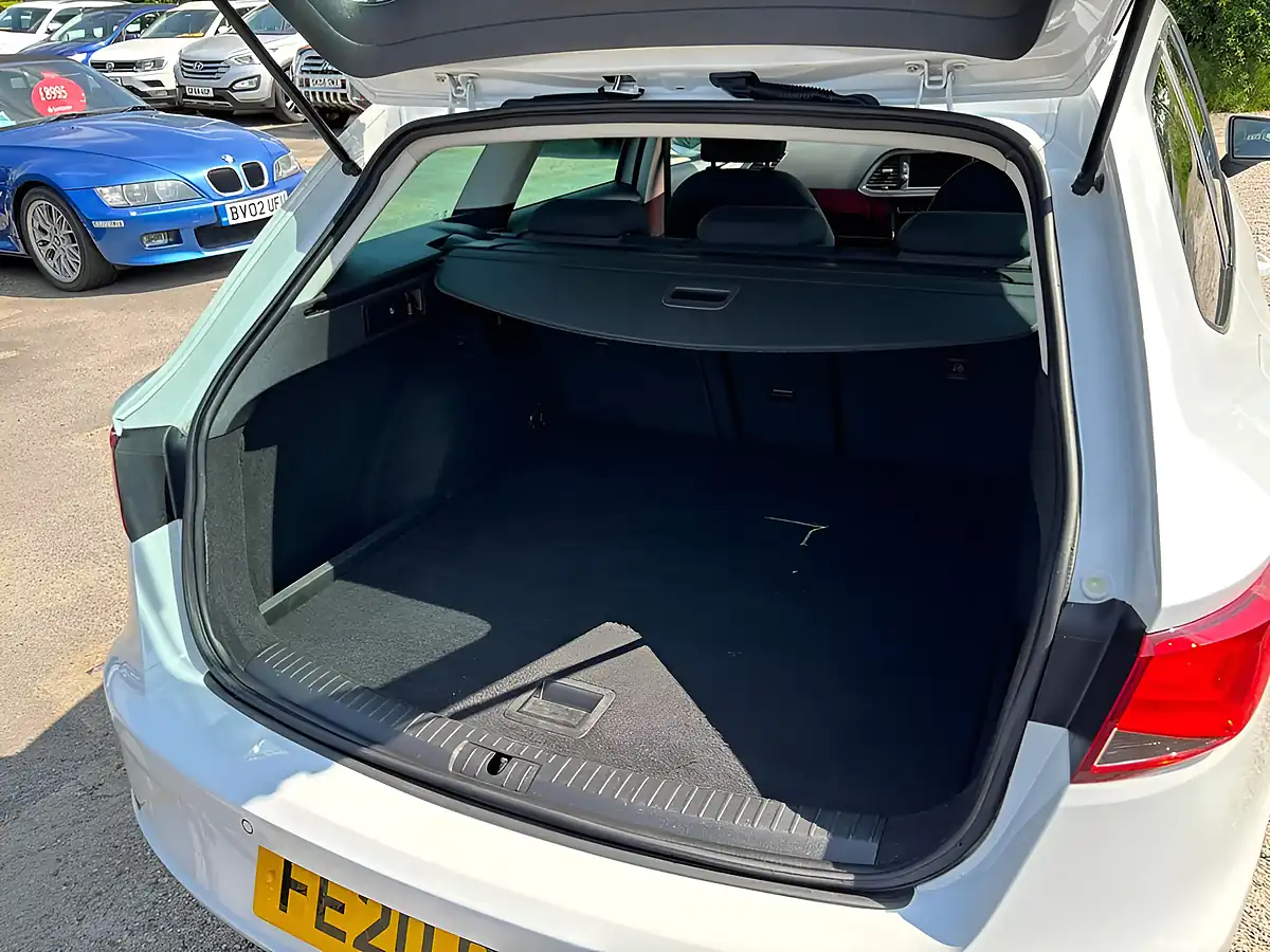 Used 2020 SEAT Leon Se Dynamic White - Interior and Exterior details 13