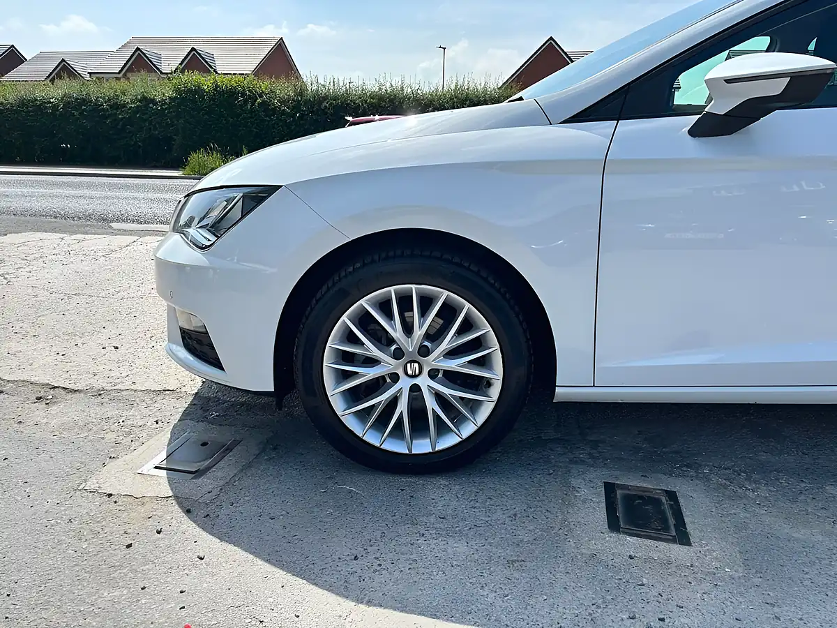 Used 2020 SEAT Leon Se Dynamic White - Interior and Exterior details 14