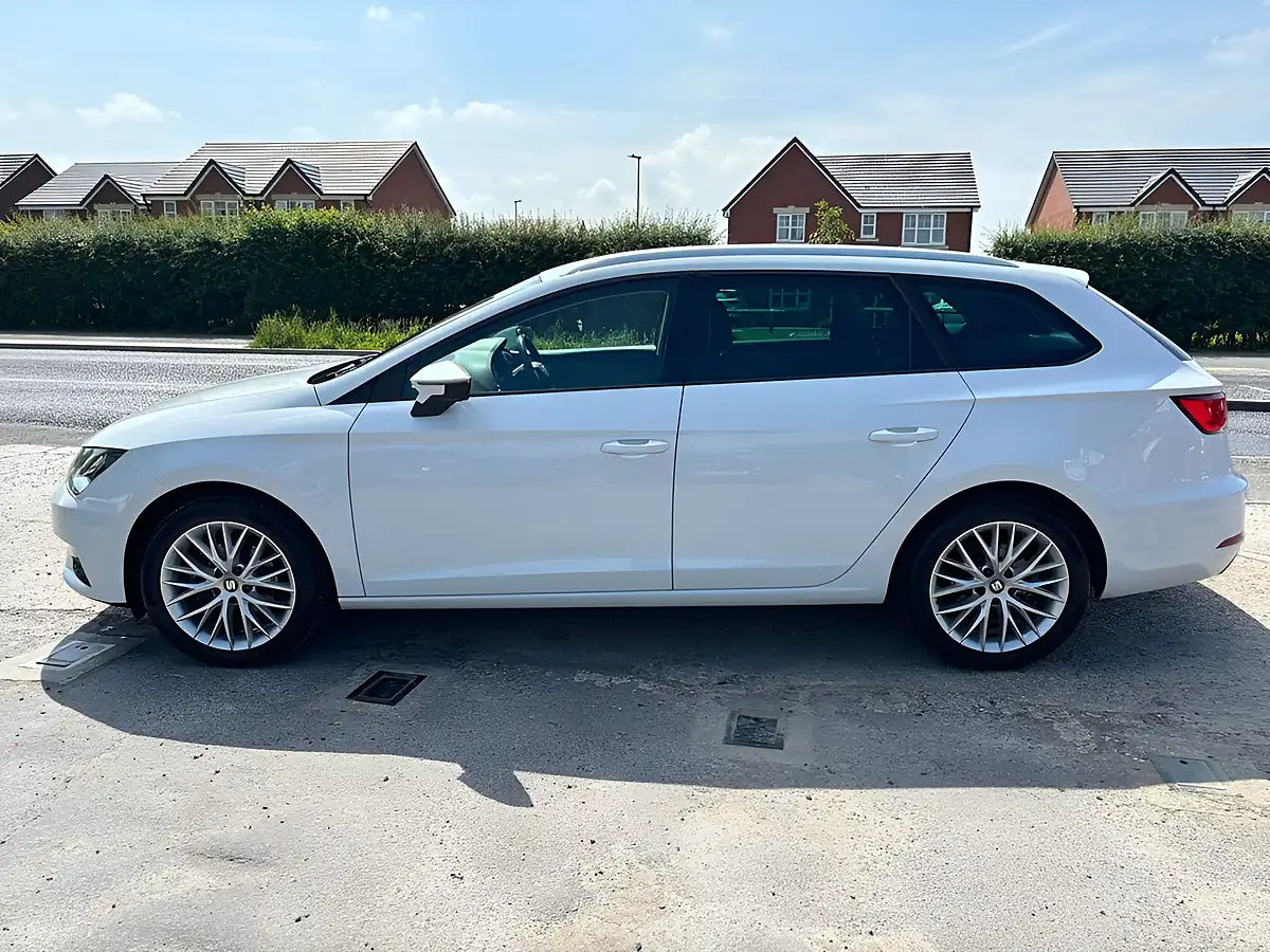 Used 2020 SEAT Leon Se Dynamic White - Interior and Exterior details 16