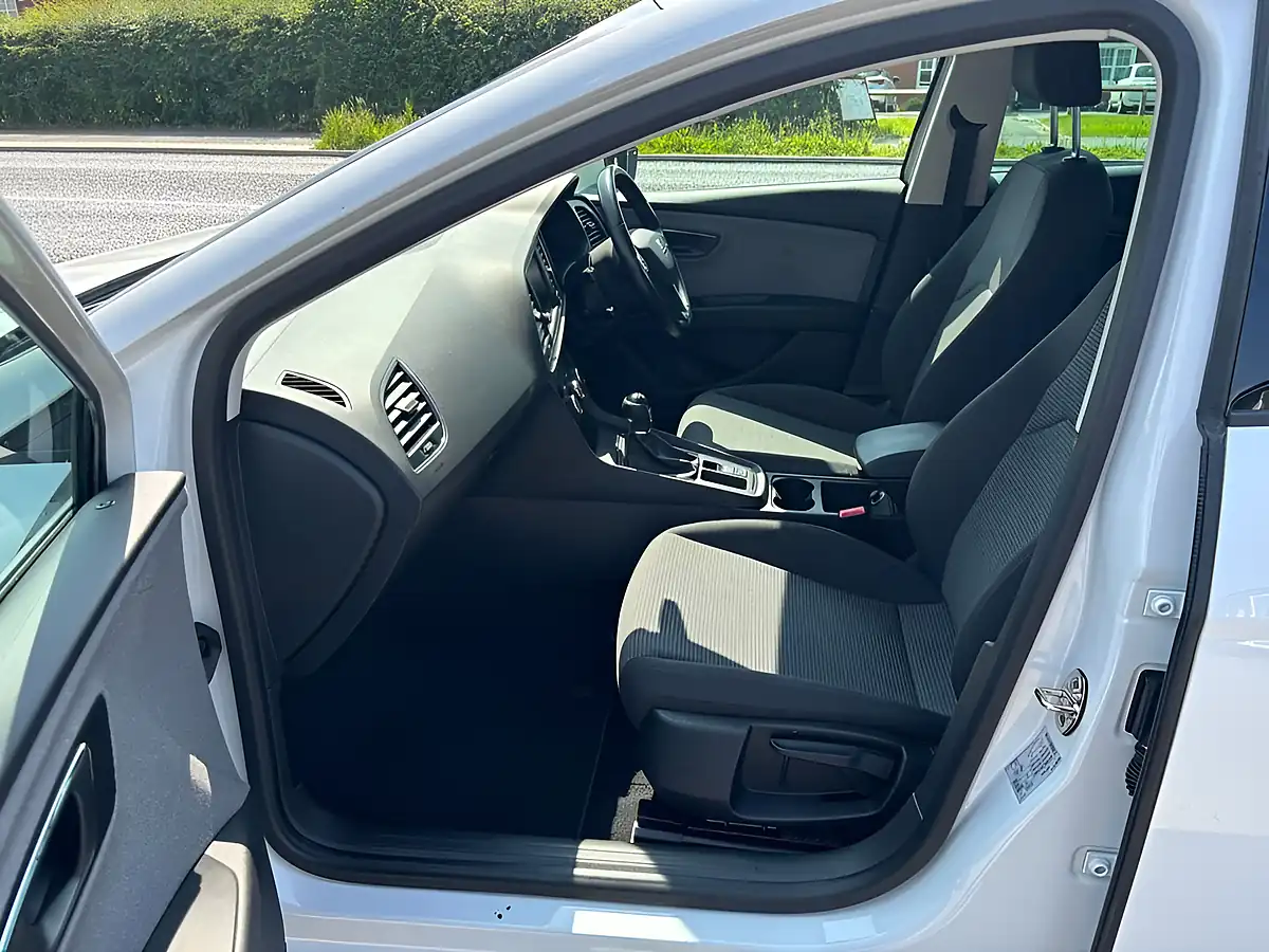 Used 2020 SEAT Leon Se Dynamic White - Interior and Exterior details 17