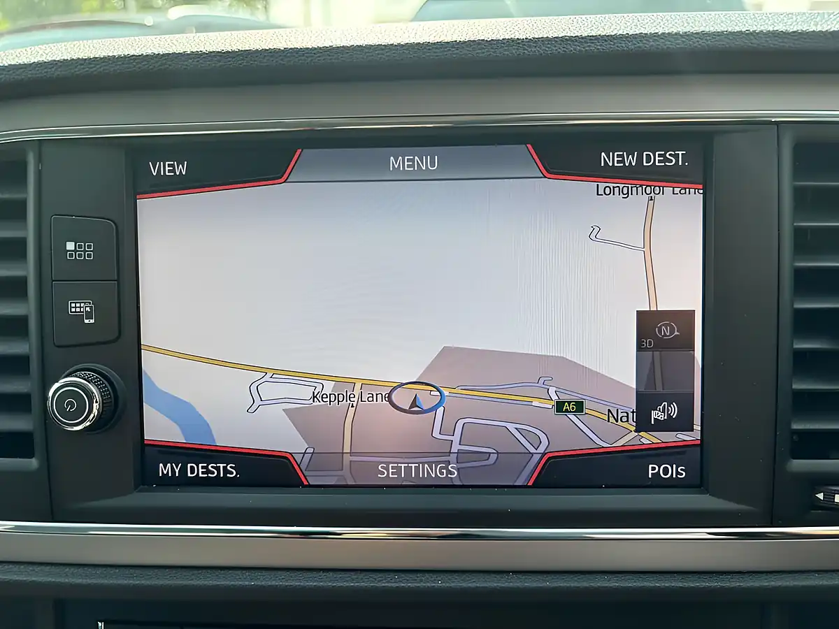 Used 2020 SEAT Leon Se Dynamic White - Interior and Exterior details 3
