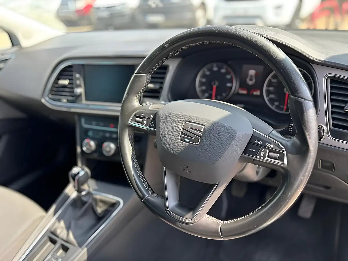 Used 2020 SEAT Leon Se Dynamic White - Interior and Exterior details 5