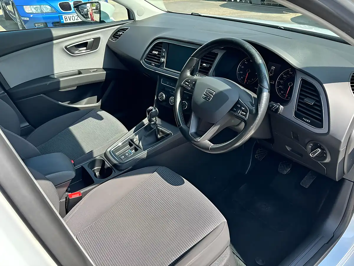 Used 2020 SEAT Leon Se Dynamic White - Interior and Exterior details 6