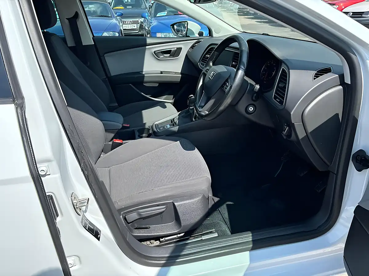 Used 2020 SEAT Leon Se Dynamic White - Interior and Exterior details 7
