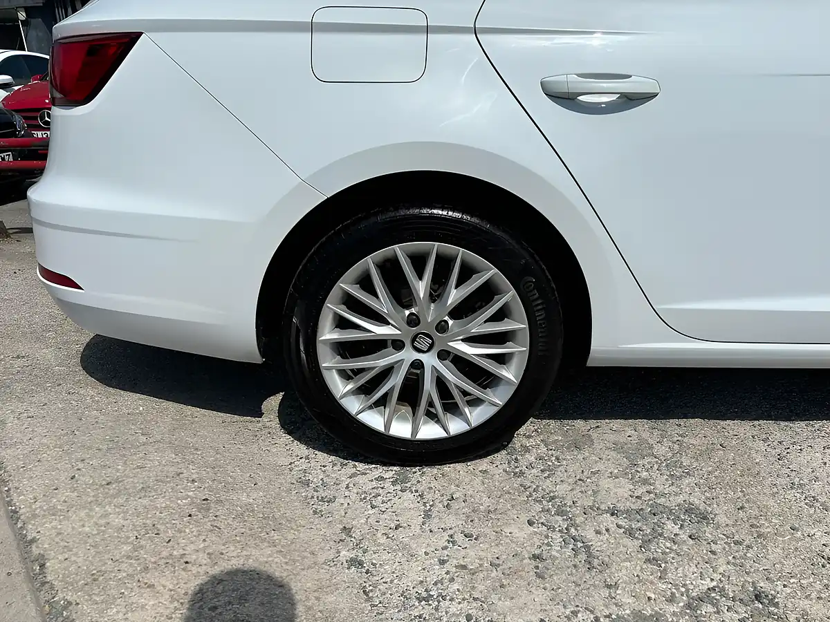 Used 2020 SEAT Leon Se Dynamic White - Interior and Exterior details 8