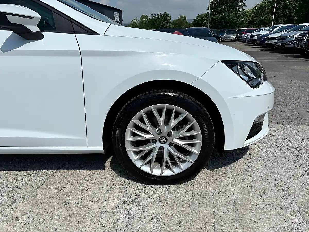 Used 2020 SEAT Leon Se Dynamic White - Interior and Exterior details 9