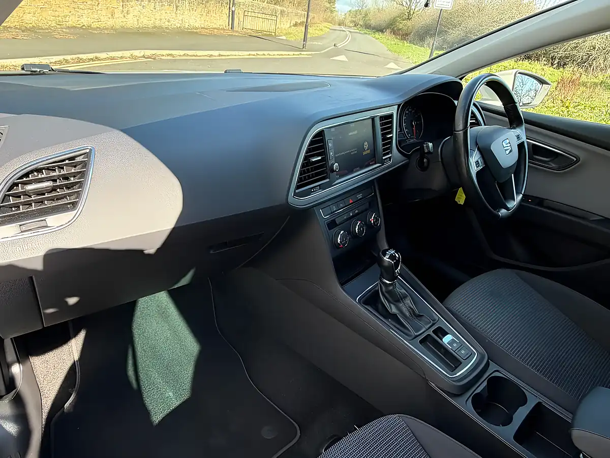 Used 2020 SEAT Leon Se Dynamic White - Interior and Exterior details 10