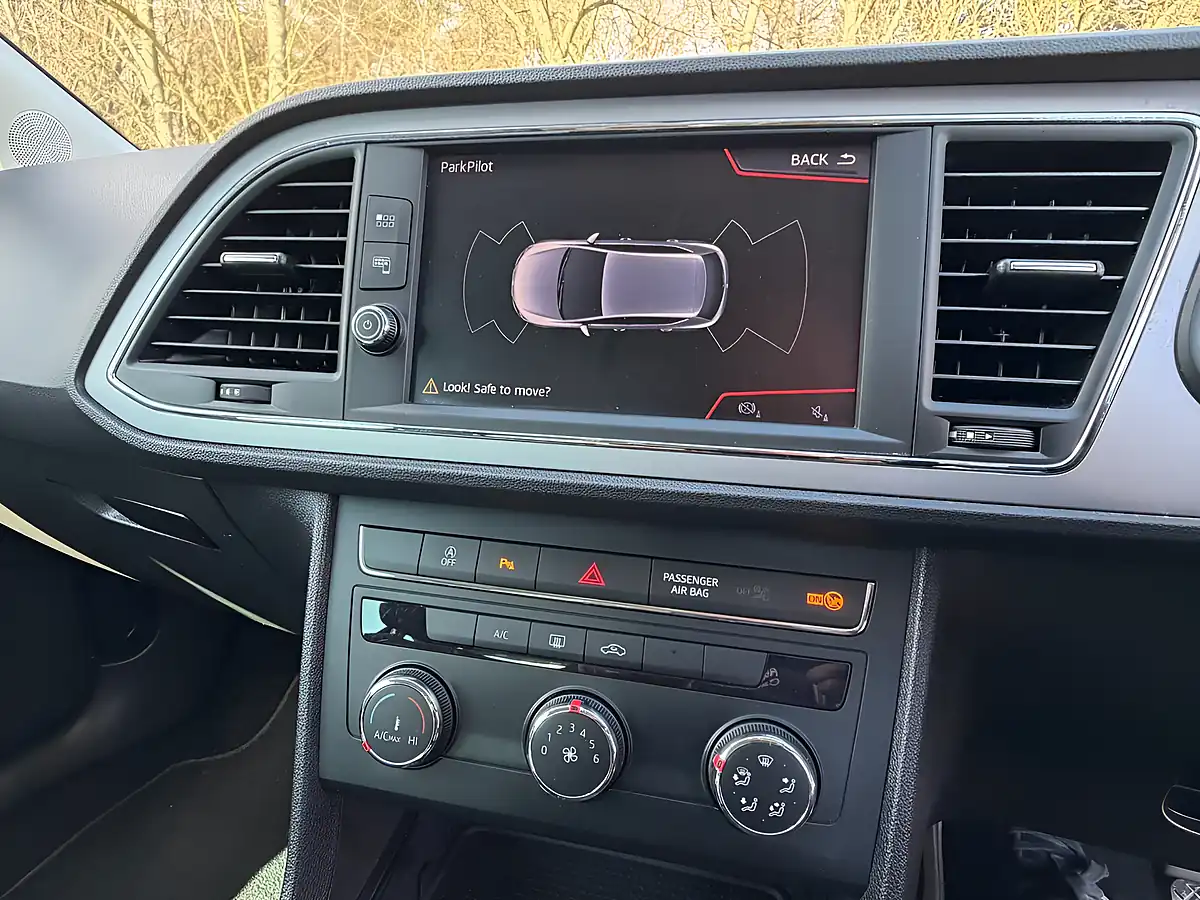 Used 2020 SEAT Leon Se Dynamic White - Interior and Exterior details 12