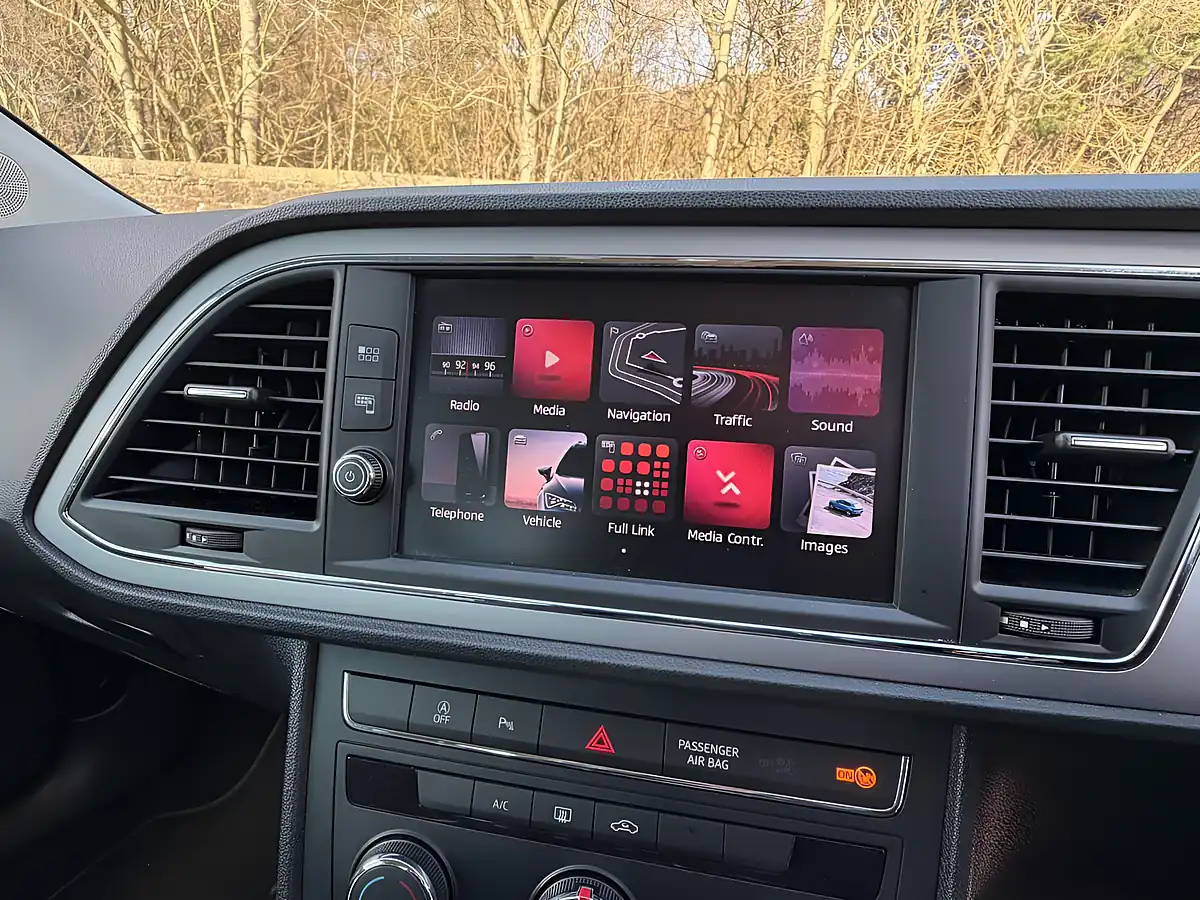 Used 2020 SEAT Leon Se Dynamic White - Interior and Exterior details 18