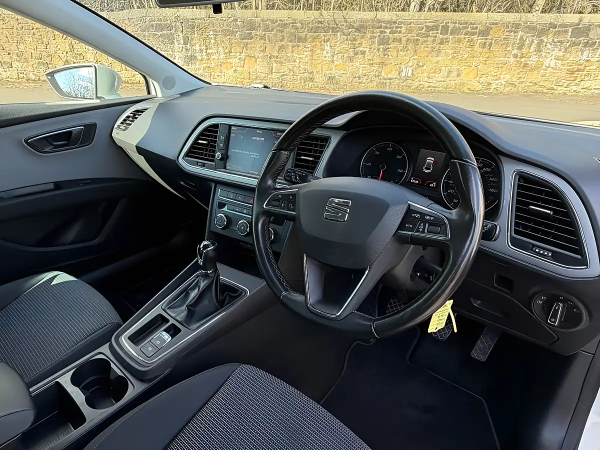 Used 2020 SEAT Leon Se Dynamic White - Interior and Exterior details 20