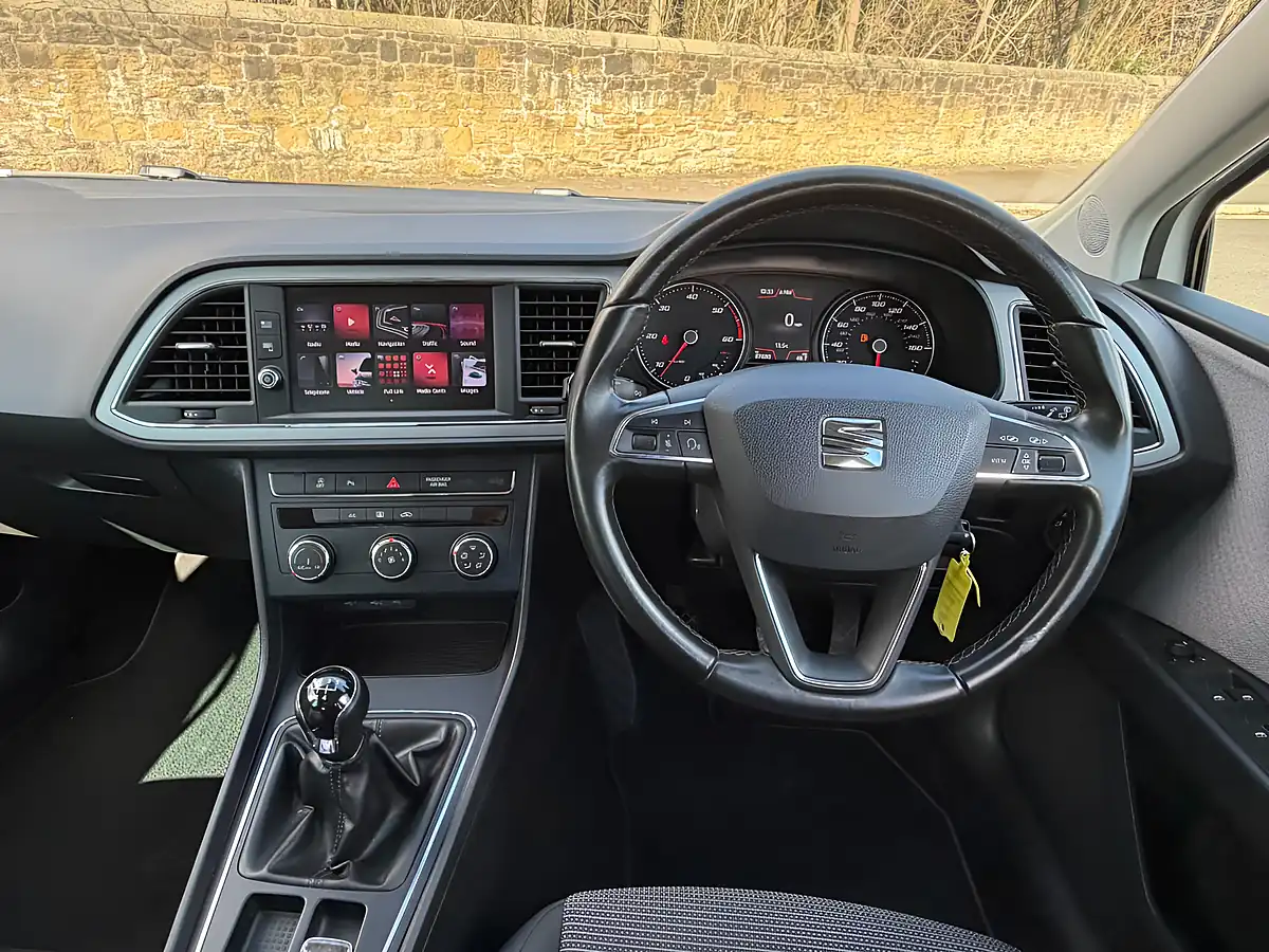Used 2020 SEAT Leon Se Dynamic White - Interior and Exterior details 4