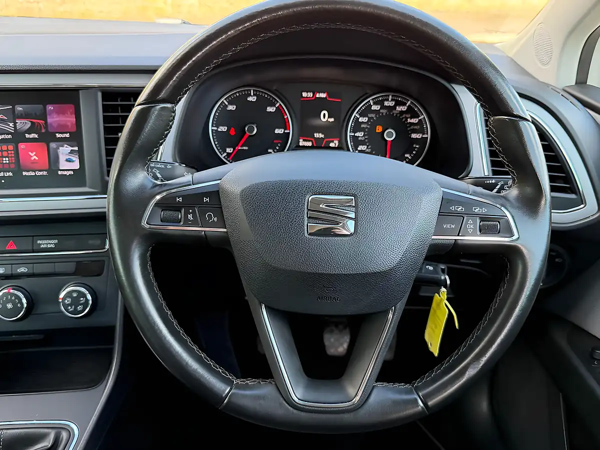 Used 2020 SEAT Leon Se Dynamic White - Interior and Exterior details 6