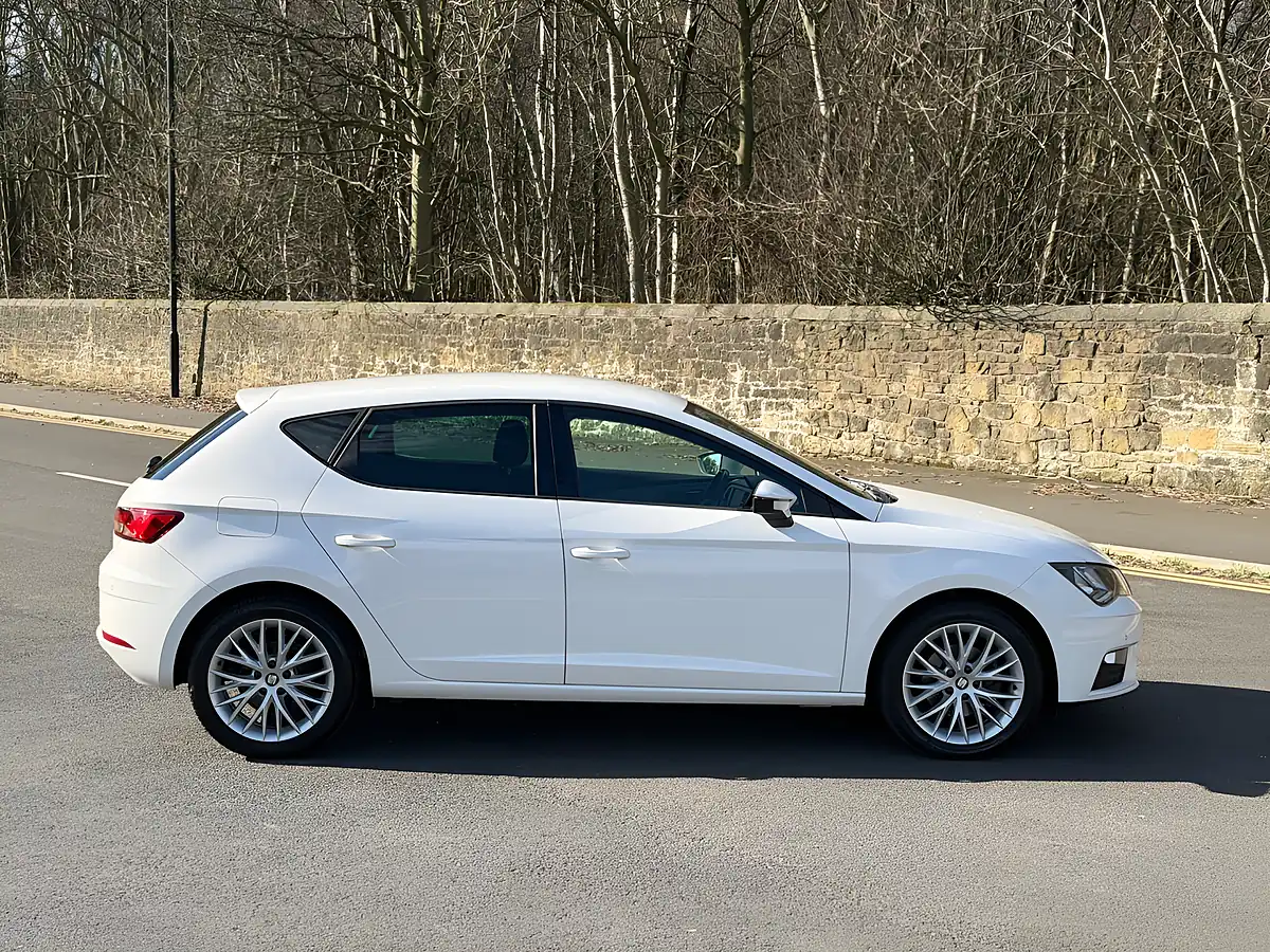 Used 2020 SEAT Leon Se Dynamic White - Interior and Exterior details 7